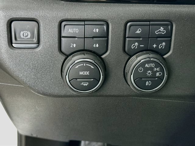 Used 2025 Chevrolet Silverado 1500 LT Trail Boss w/ Convenience Package II AWD/4WD image 11