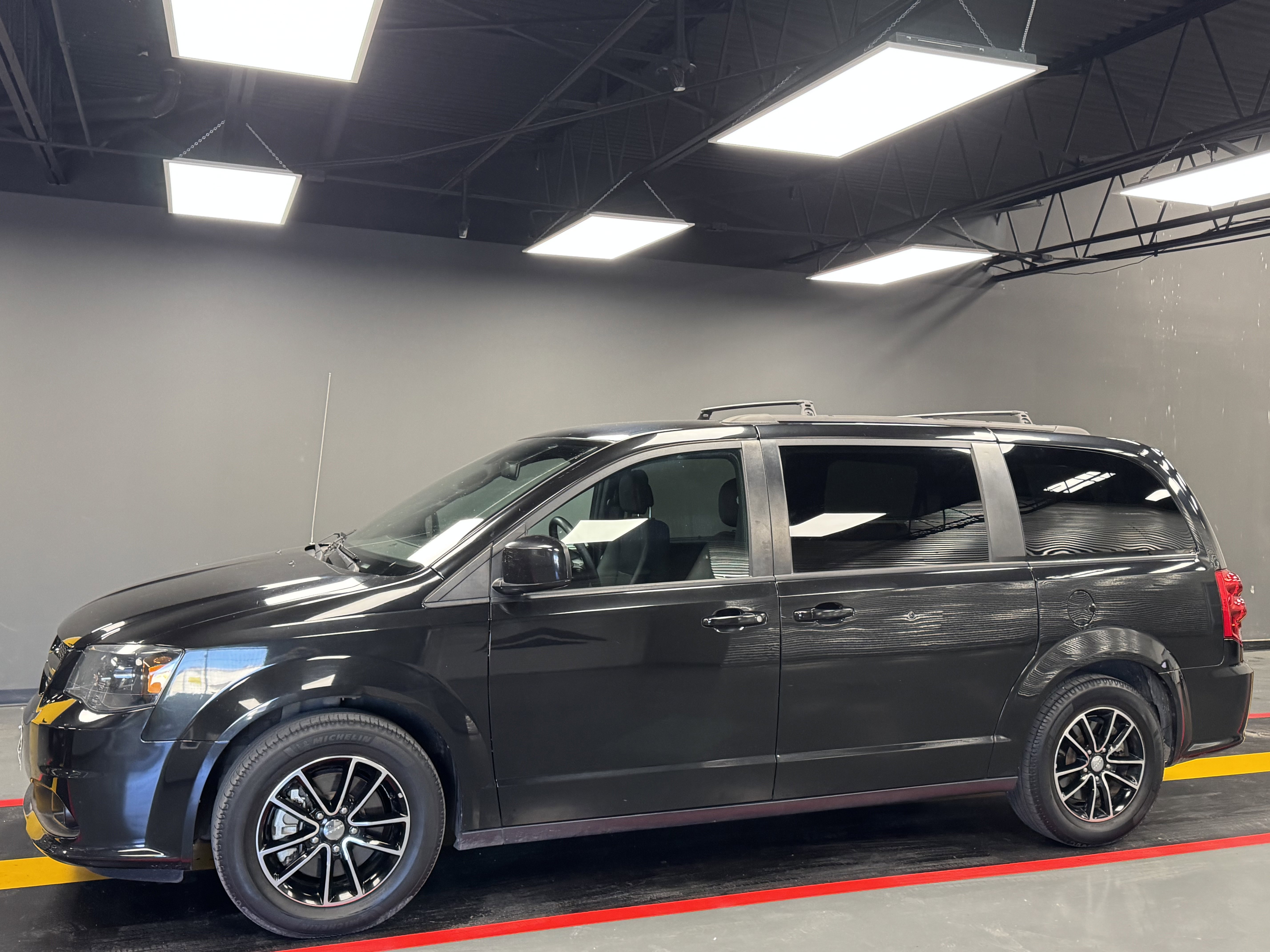 Used 2018 Dodge Grand Caravan GT image 2