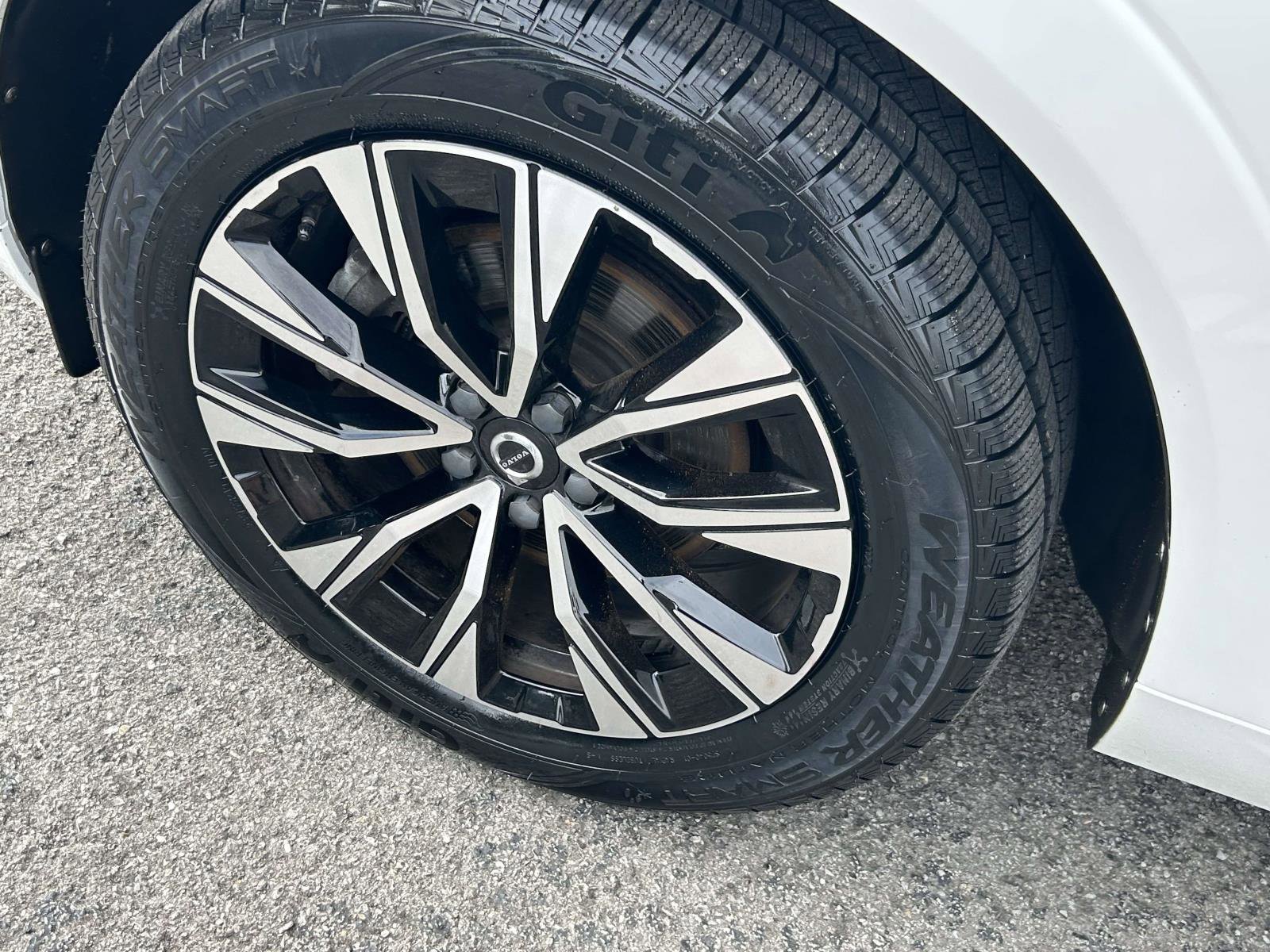 Certified 2023 Volvo XC60 B5 Plus w/ Climate Package image 9