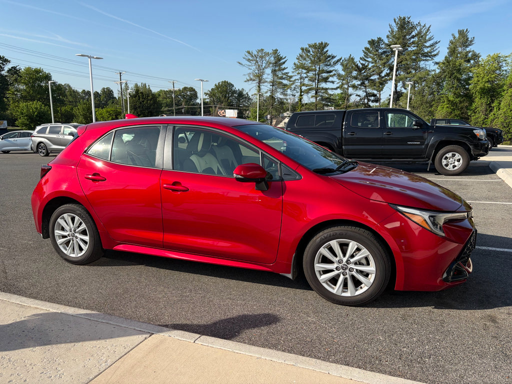 Used 2025 Toyota Corolla SE FWD image 1