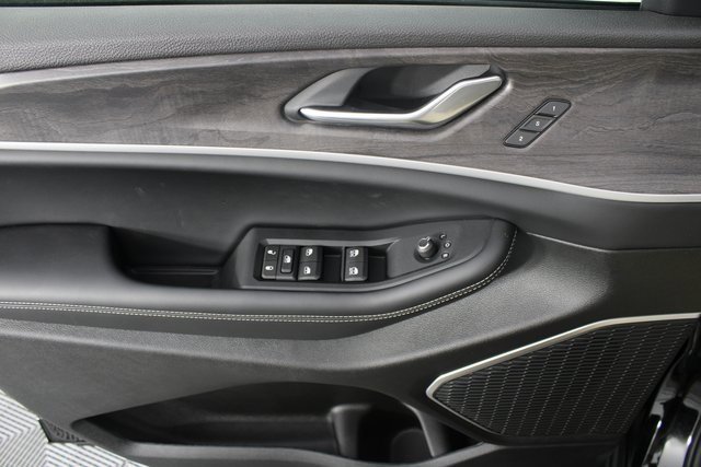 New 2025 Jeep Grand Cherokee L Limited w/ Black Appearance Package image 14