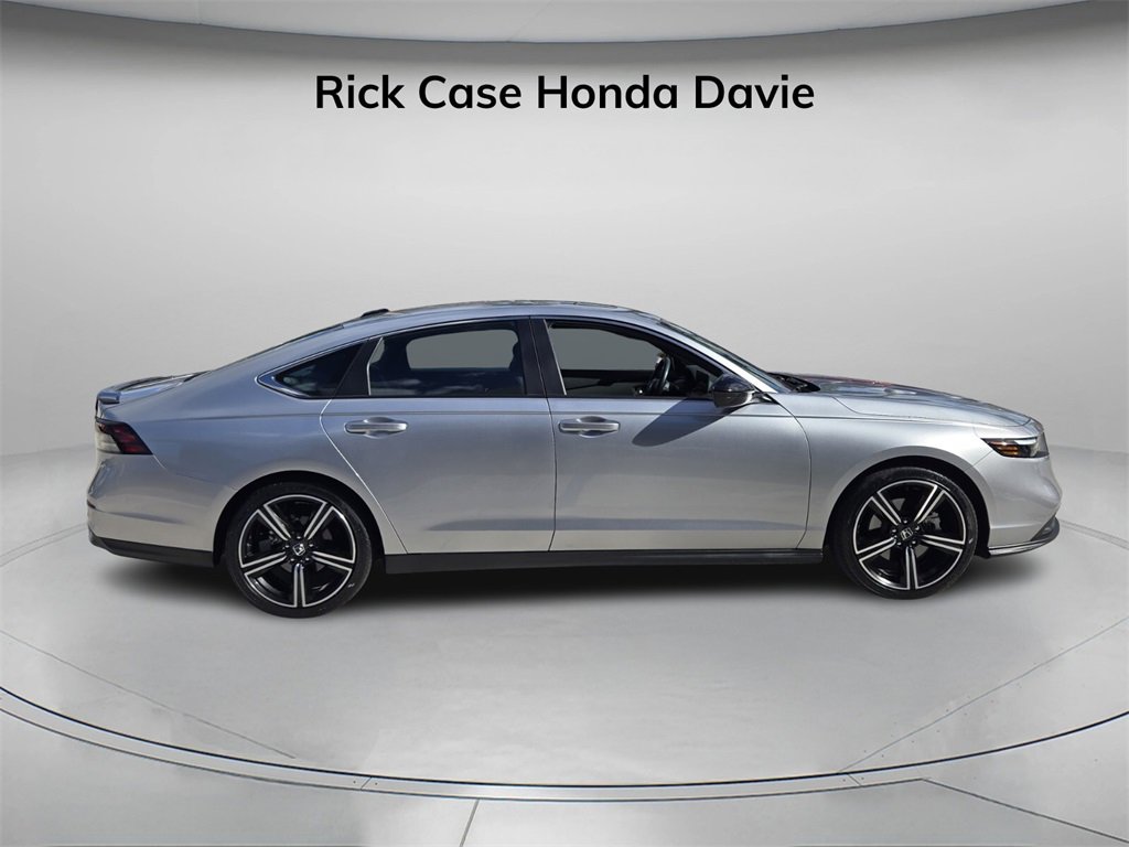 Used 2024 Honda Accord Sport image 3