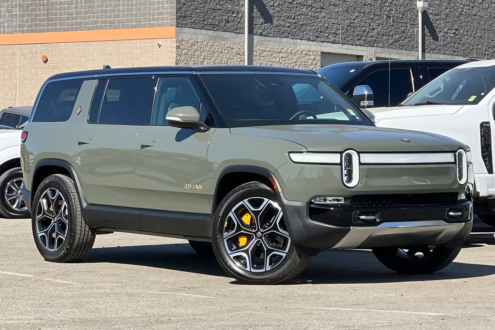Used 2022 Rivian R1S Launch Edition Quad AWD/4WD image 2