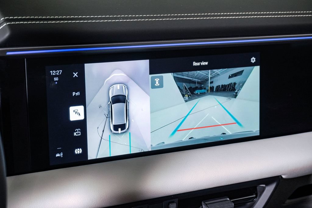 Certified 2025 Porsche Macan 4S Electric AWD/4WD image 24