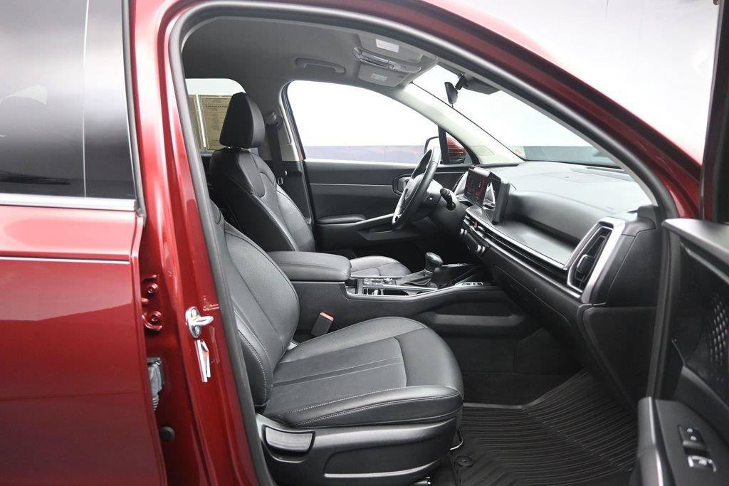 Used 2025 Kia Sorento S FWD image 28