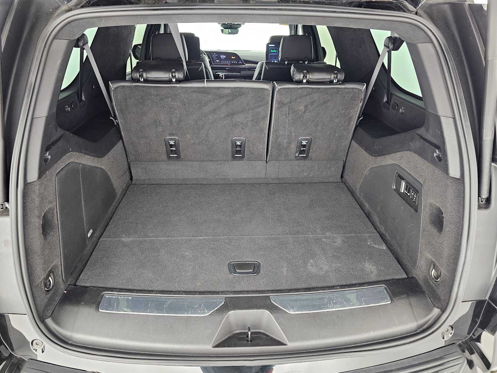Used 2024 Cadillac Escalade ESV Premium Luxury Platinum AWD/4WD image 16