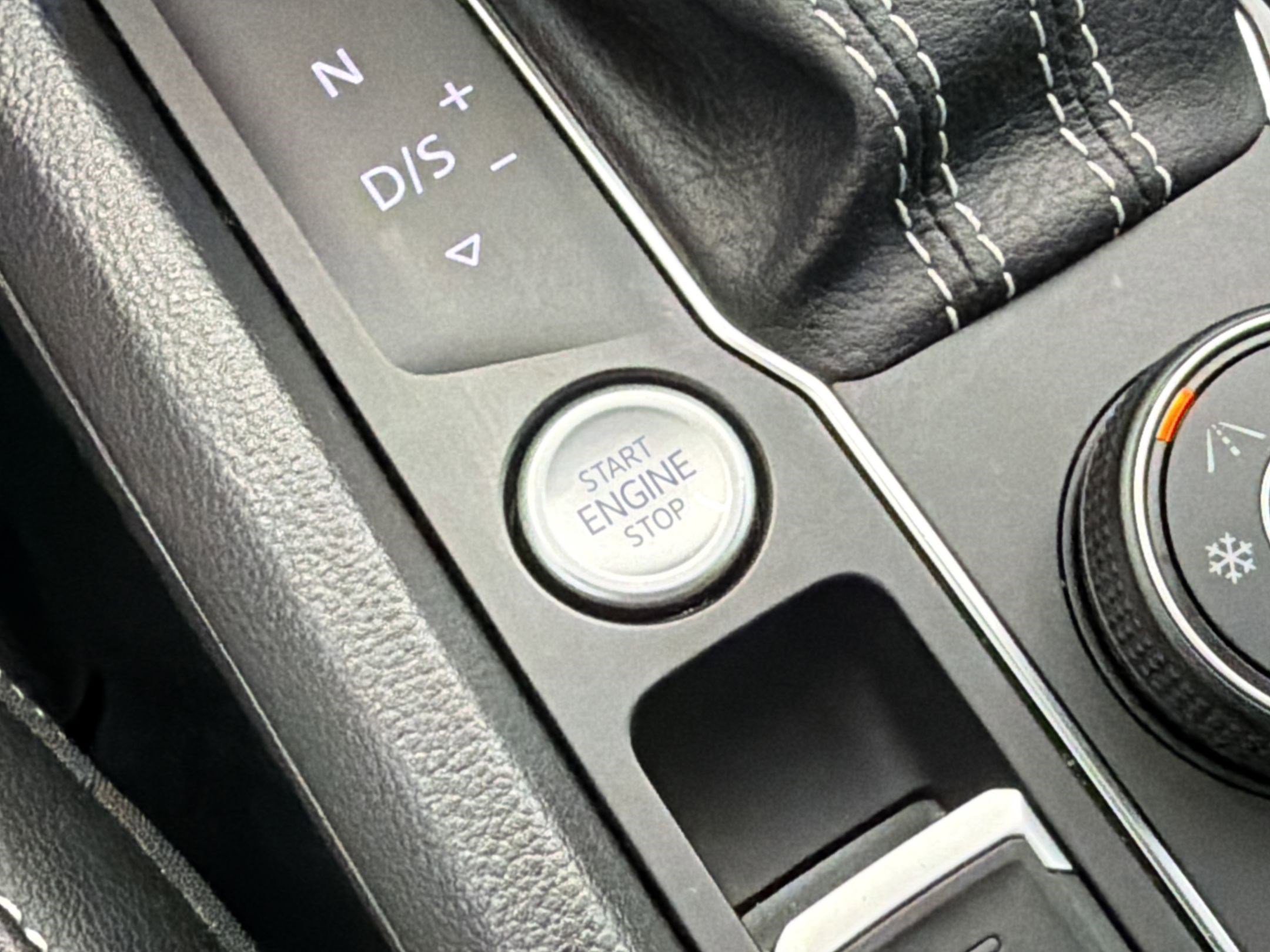 Used 2021 Volkswagen Atlas SEL R-Line image 27