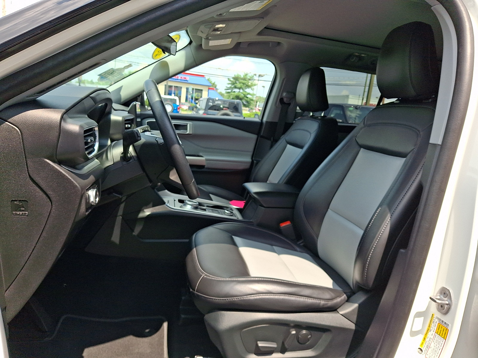 Certified 2023 Ford Explorer XLT w/ Equipment Group 202A AWD/4WD image 17