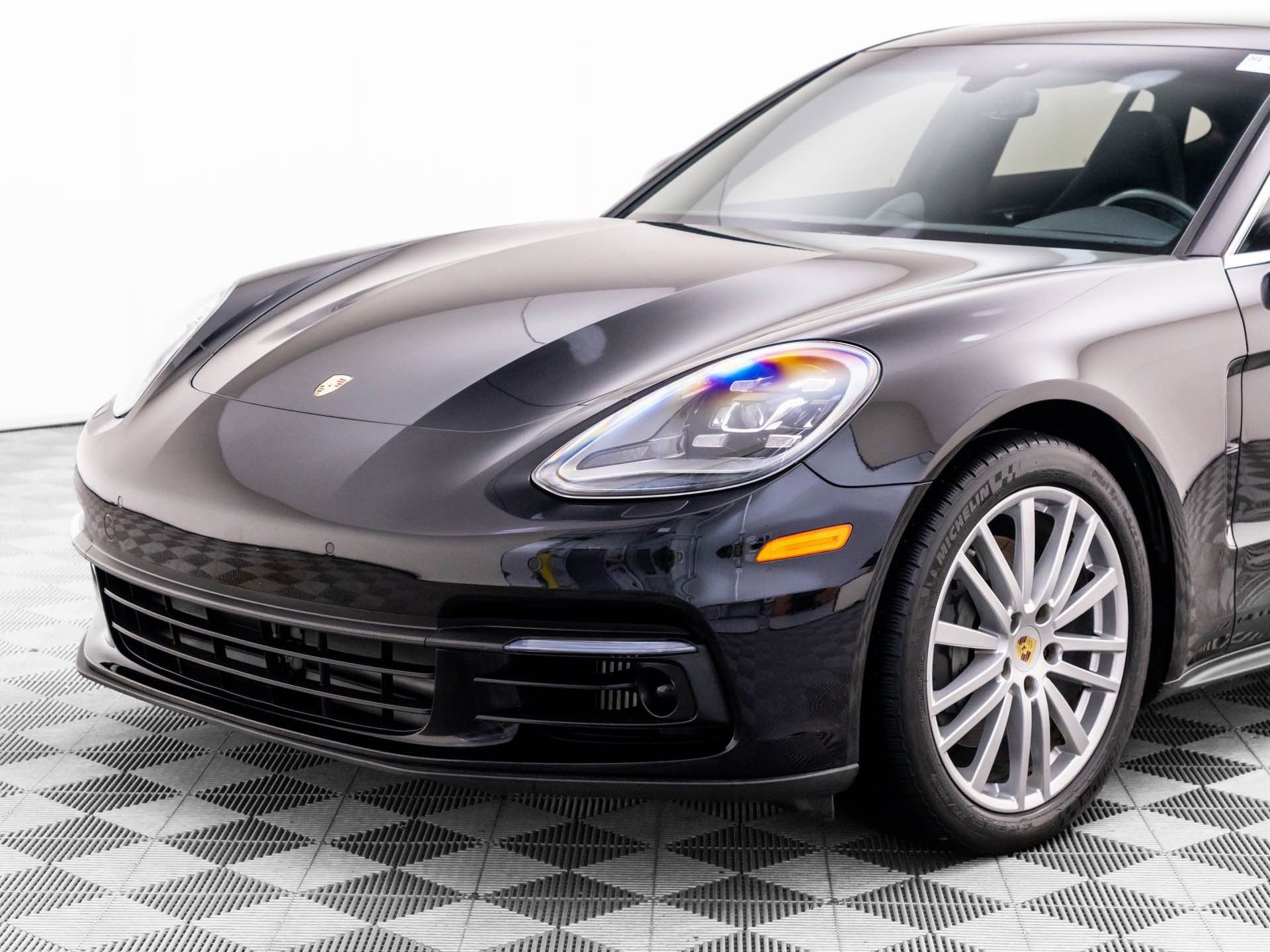Used 2017 Porsche Panamera 4S image 34