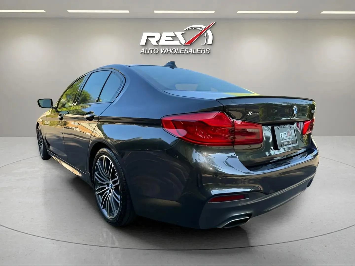 Used 2018 BMW 540i xDrive image 40