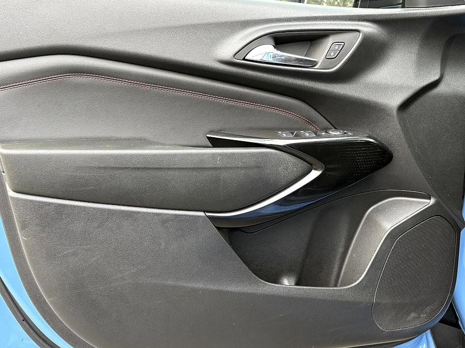 Used 2024 Chevrolet Trax RS w/ Sunroof Package image 16