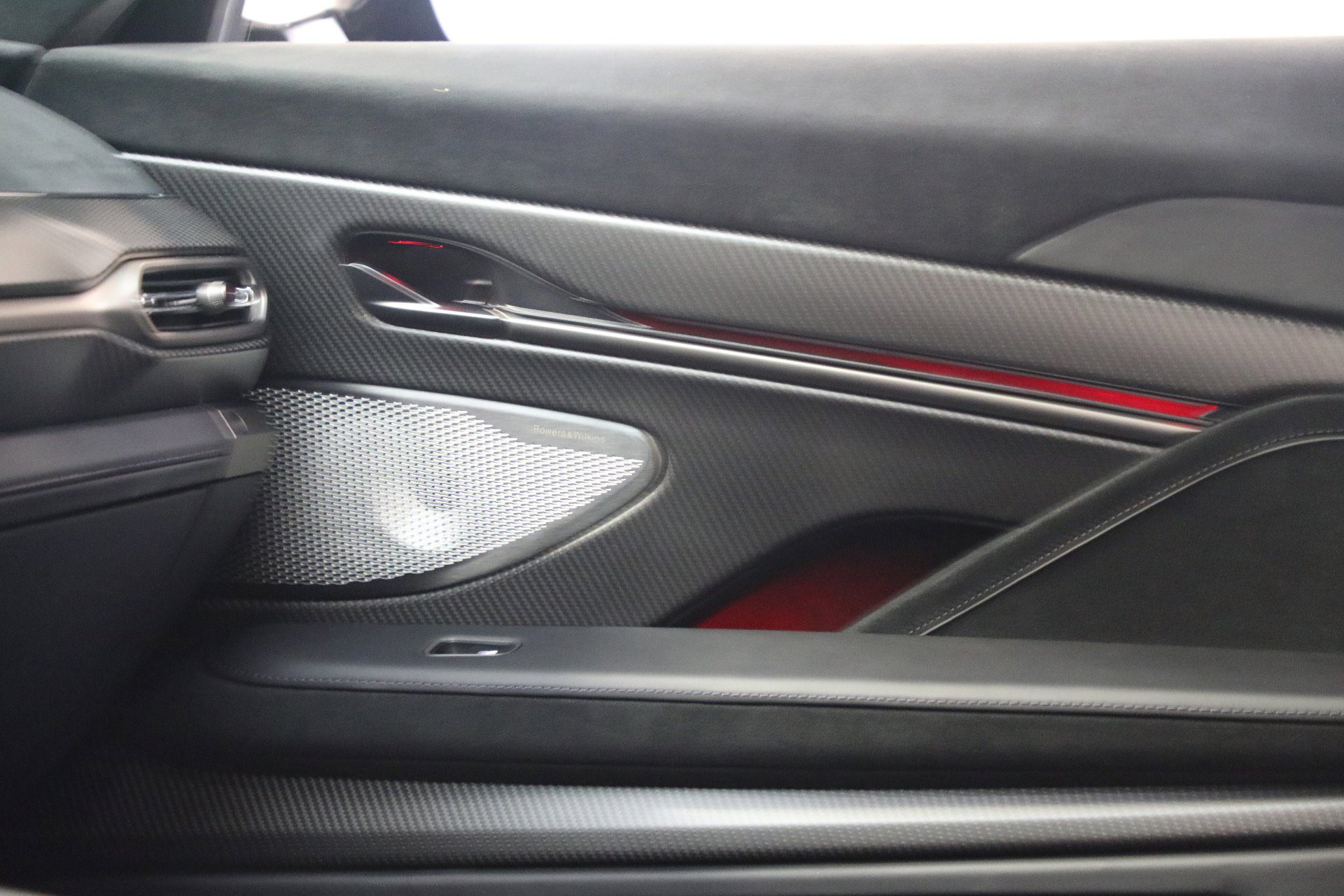 Used 2025 Aston Martin Vanquish image 32