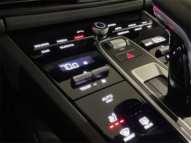 Certified 2022 Porsche Cayenne Platinum Edition image 32