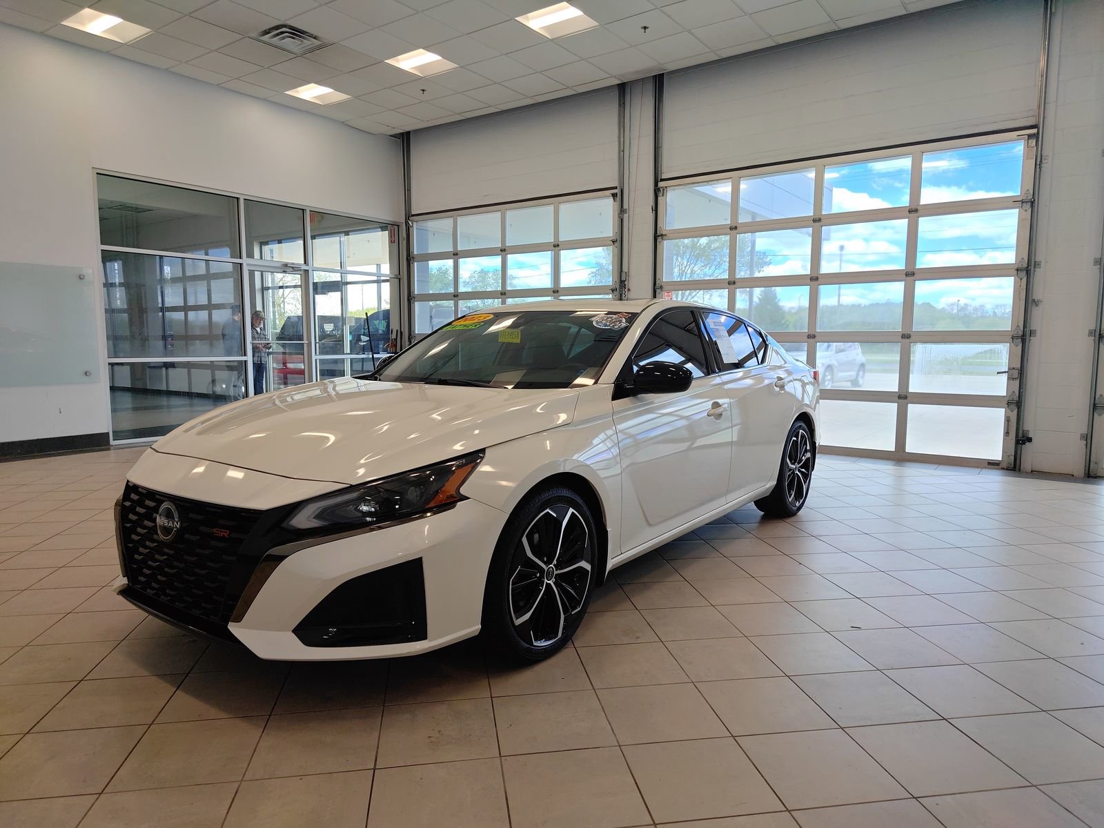 Used 2023 Nissan Altima 2.5 SR w/ SR Premium Package FWD image 6