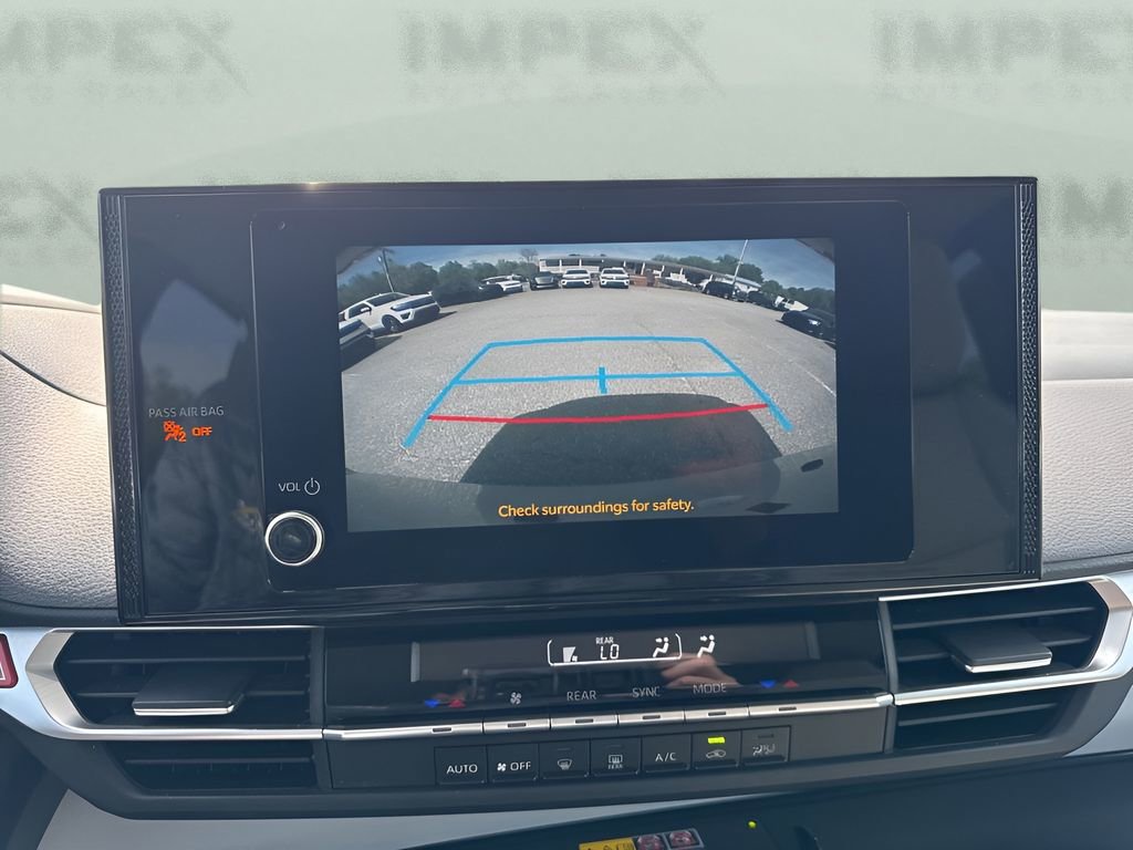 Used 2025 Toyota Sienna LE FWD image 18