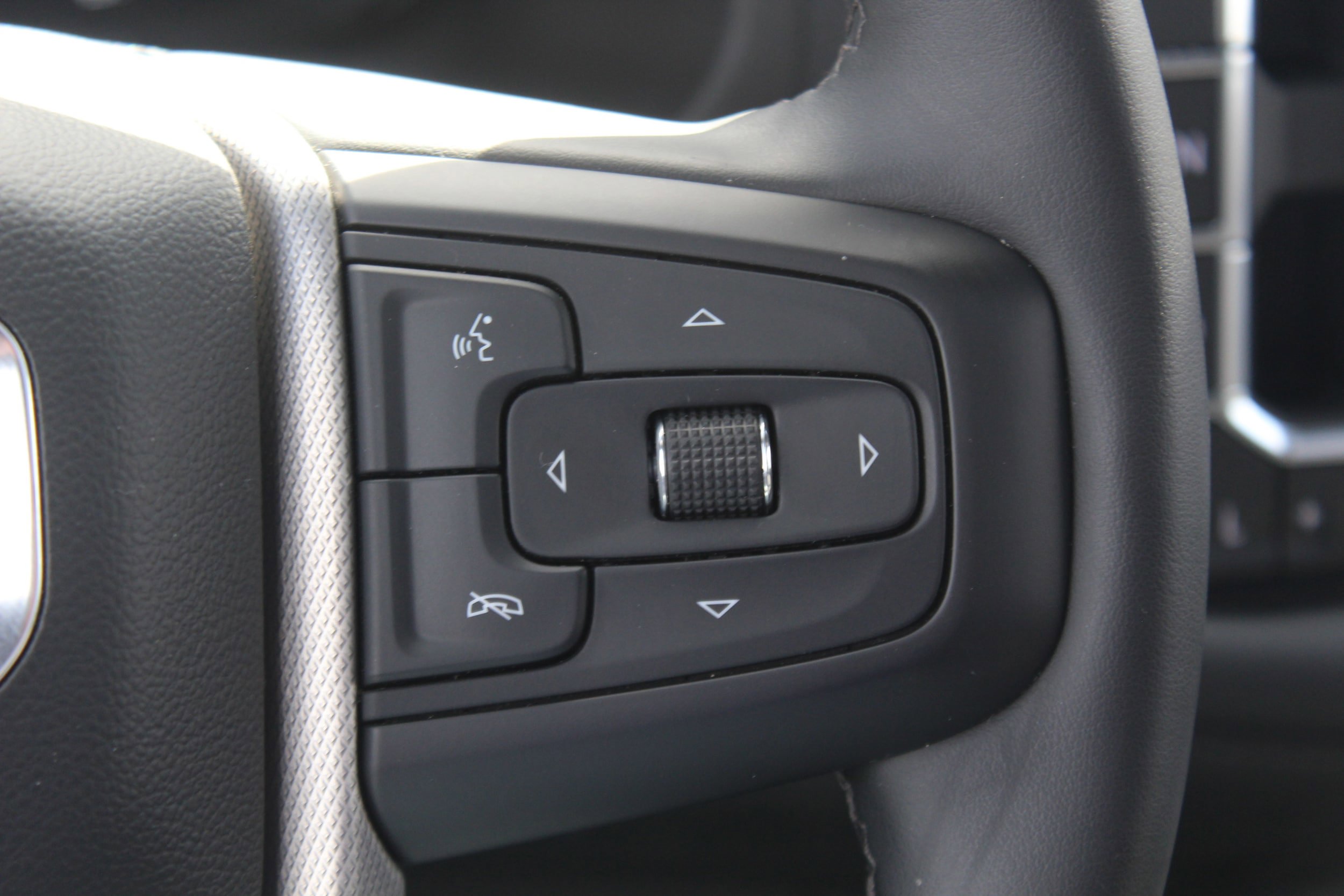 Used 2023 GMC Yukon XL Denali AWD/4WD image 9