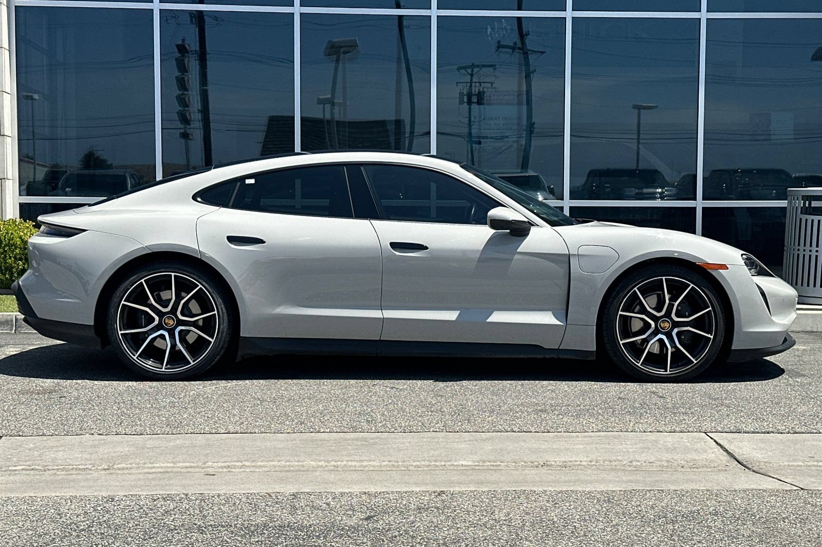 Used 2023 Porsche Taycan RWD image 3