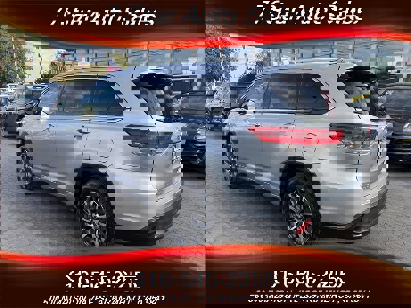 Used 2017 Toyota Highlander XLE image 4