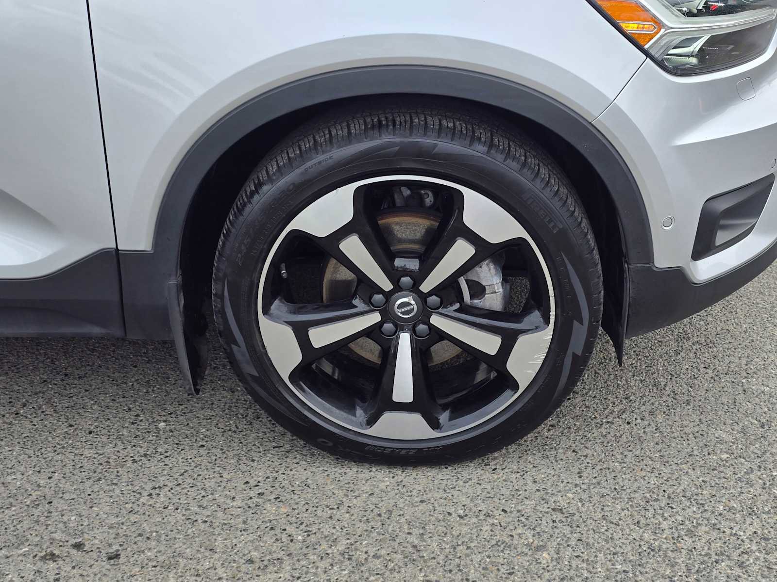 Used 2019 Volvo XC40 T5 Momentum image 9