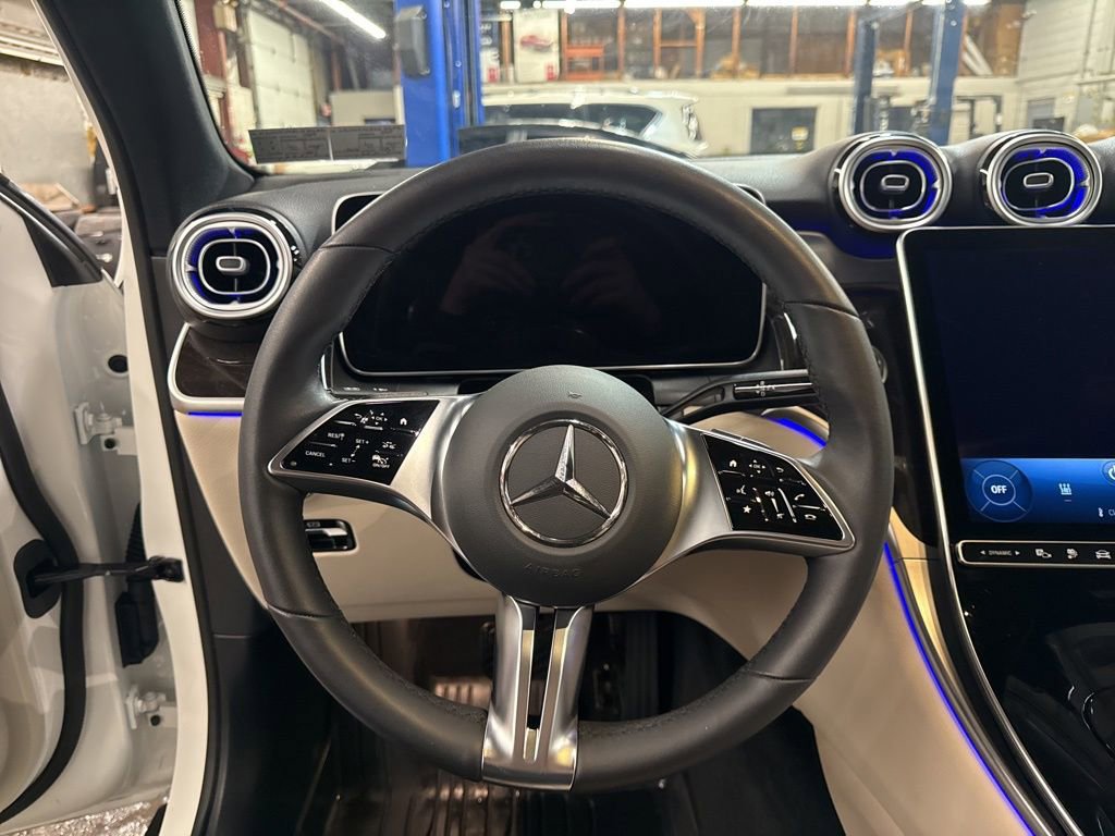 Used 2025 Mercedes-Benz GLC 350e image 14