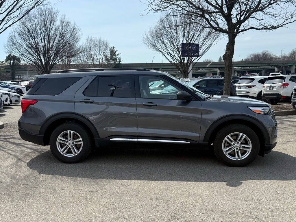 Used 2022 Ford Explorer XLT w/ Equipment Group 202A image 5