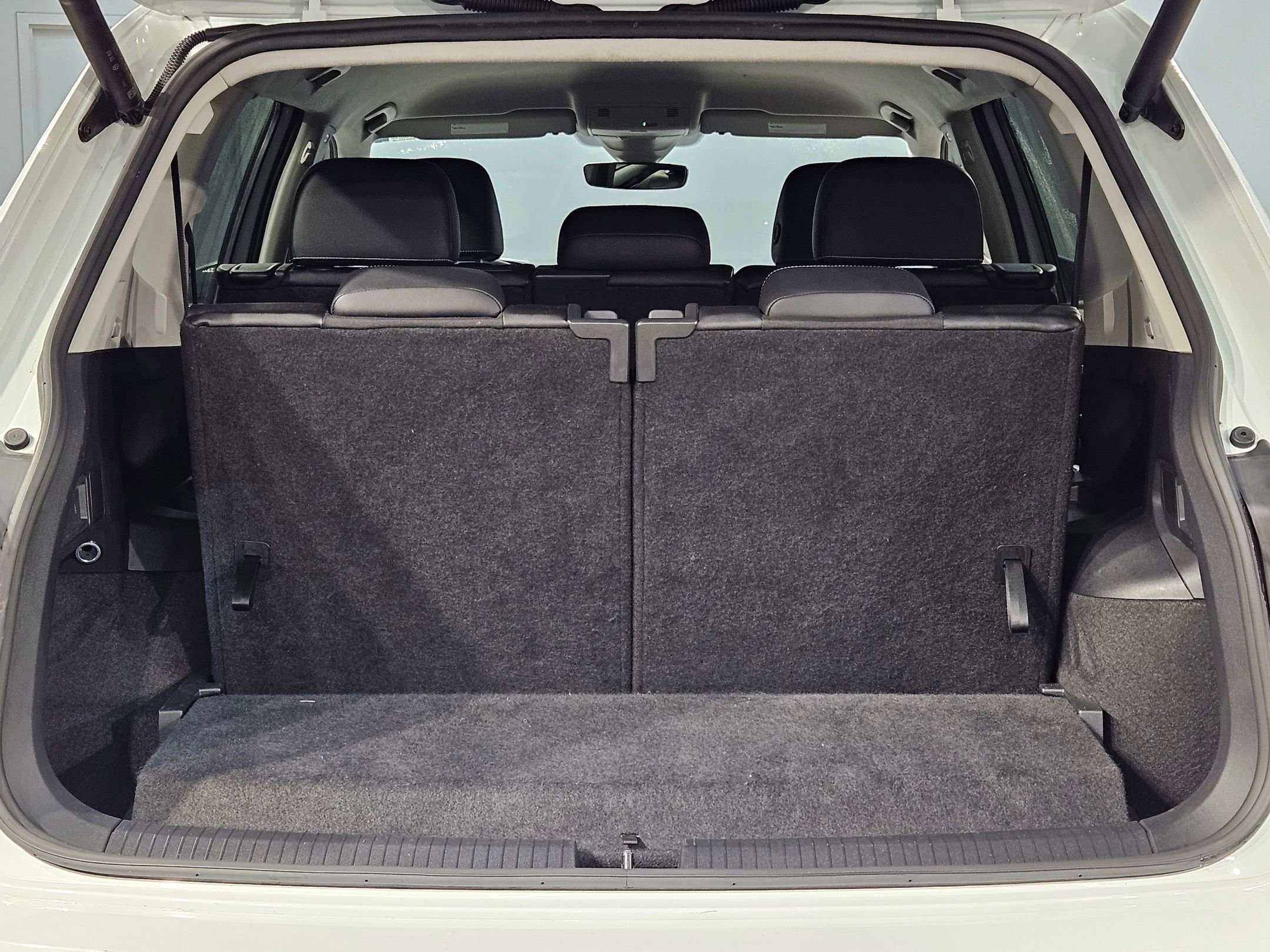 Used 2024 Volkswagen Tiguan SE image 18