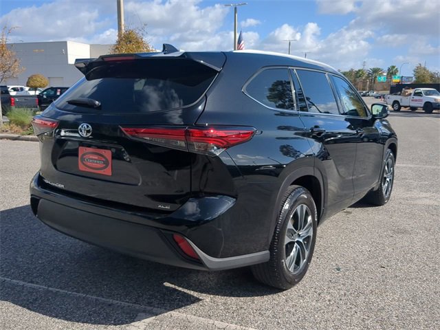 Certified 2022 Toyota Highlander XLE image 4