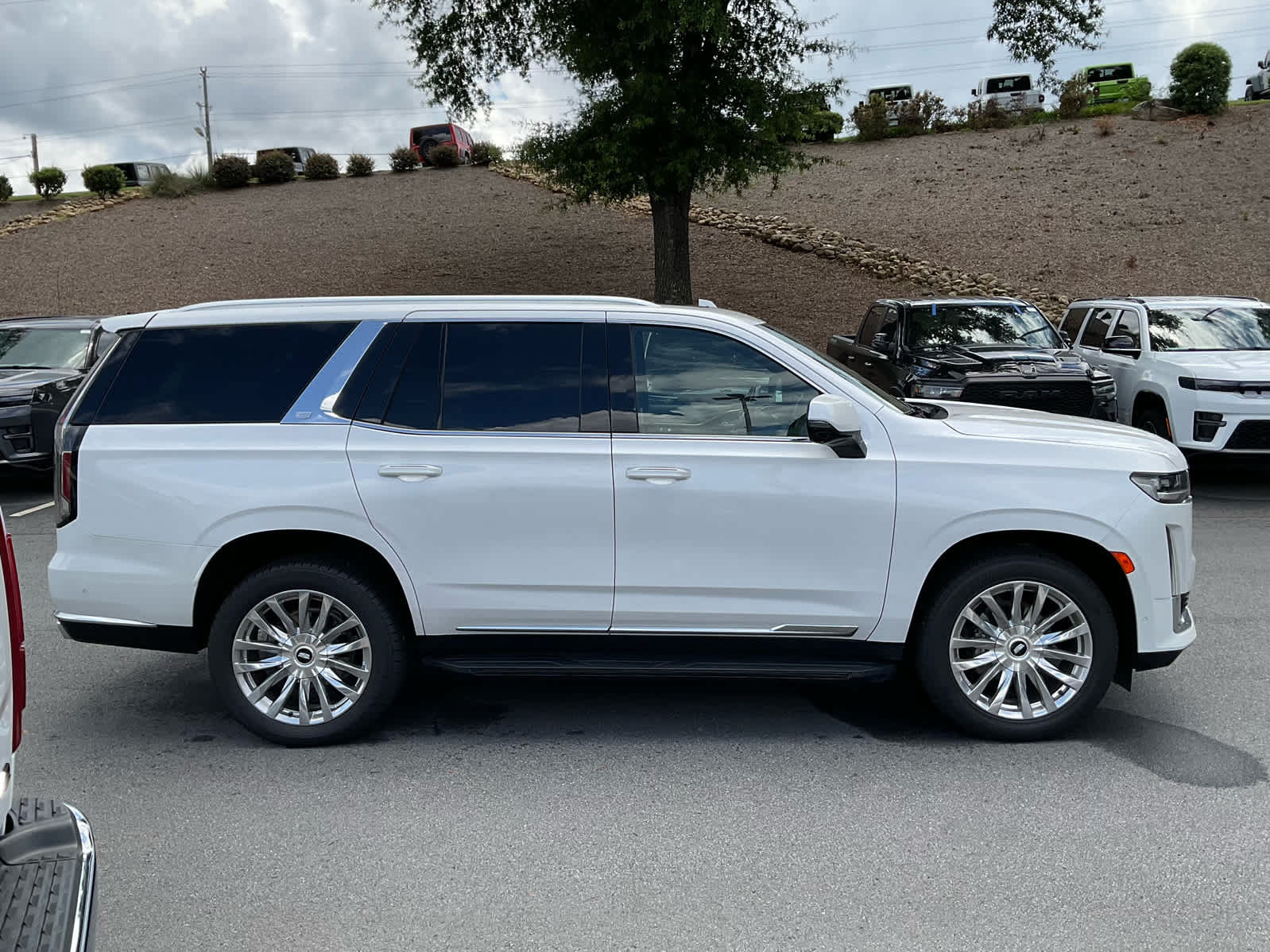 Used 2023 Cadillac Escalade Premium Luxury w/ Performance Package AWD/4WD image 6