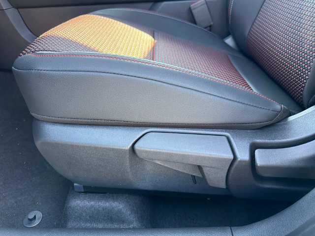 New 2027 Nissan Kicks SR FWD image 19