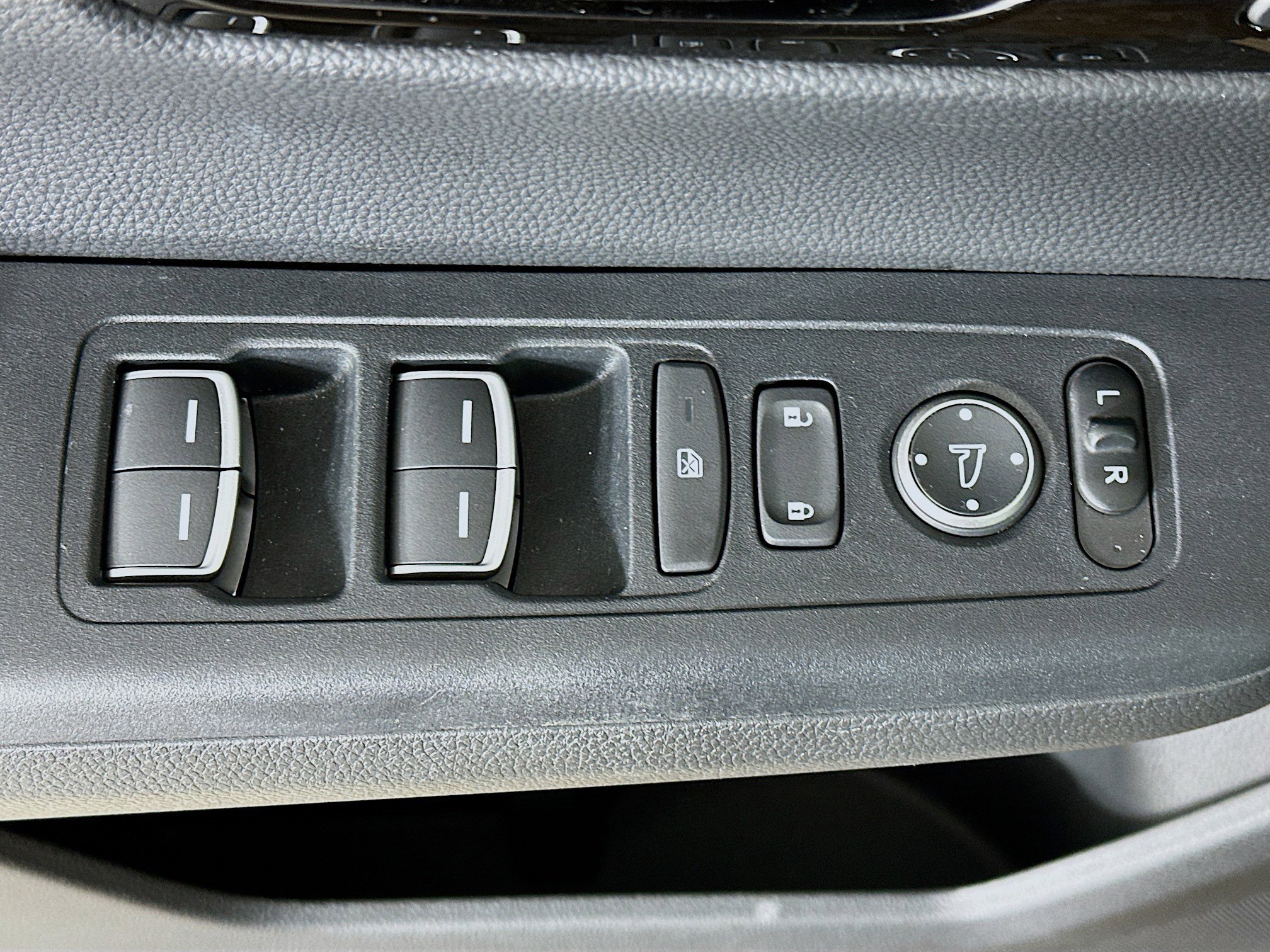 Used 2025 Honda CR-V EX-L image 15