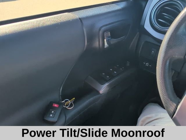 Used 2020 Toyota Tacoma TRD Sport w/ TRD Premium Sport Package AWD/4WD image 11