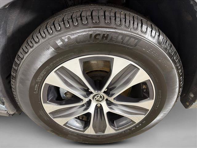 Used 2022 Toyota Highlander XLE FWD image 12