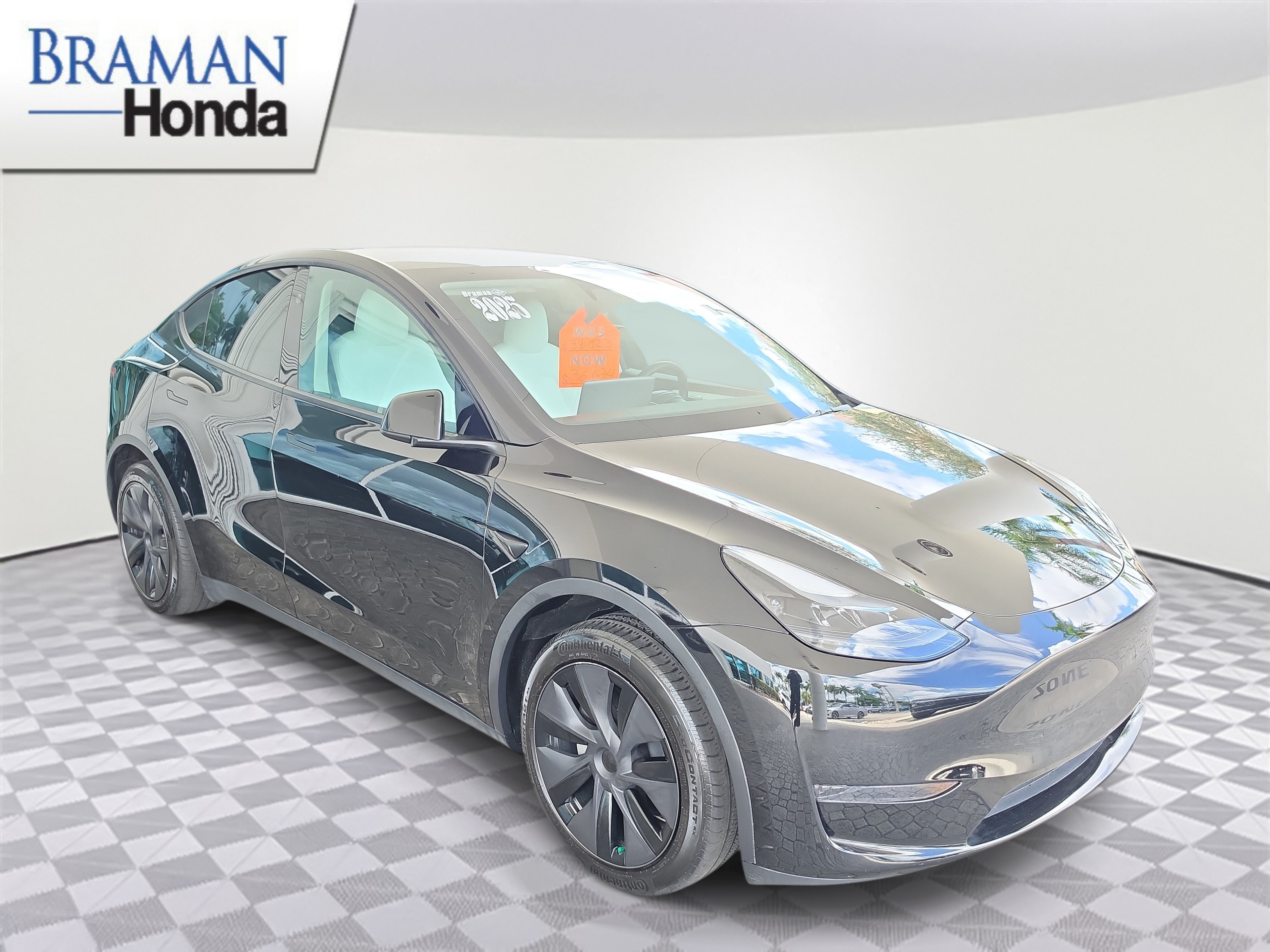 Used 2025 Tesla Model Y Long Range RWD image 2