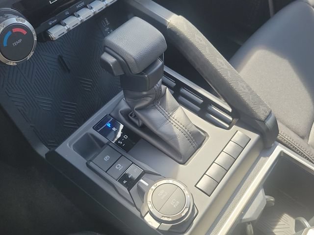 Used 2024 Toyota Tacoma SR5 AWD/4WD image 31