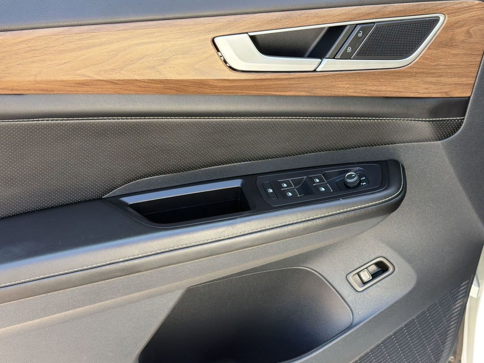 Used 2024 Volkswagen Atlas SE FWD image 13