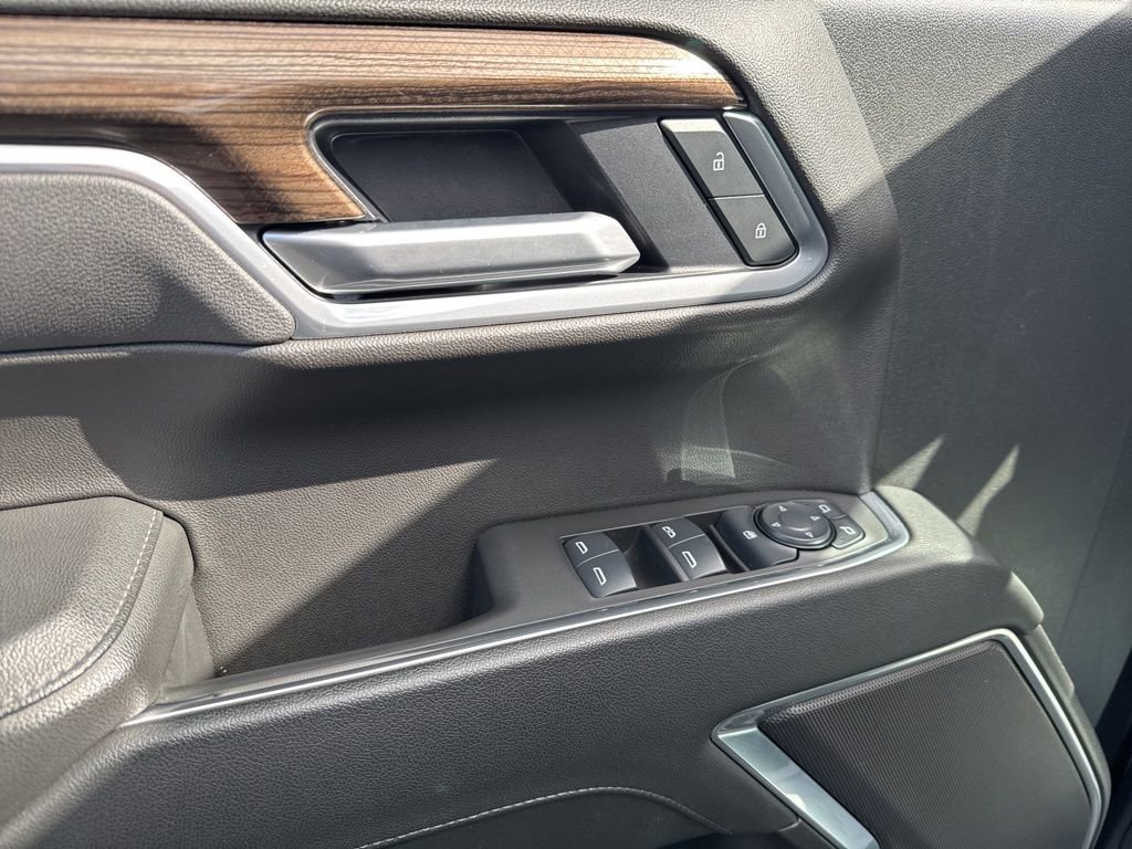 Used 2025 Chevrolet Silverado 1500 LT image 15