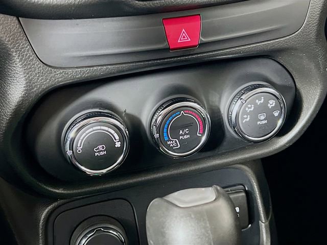 Used 2016 Jeep Renegade Latitude image 19