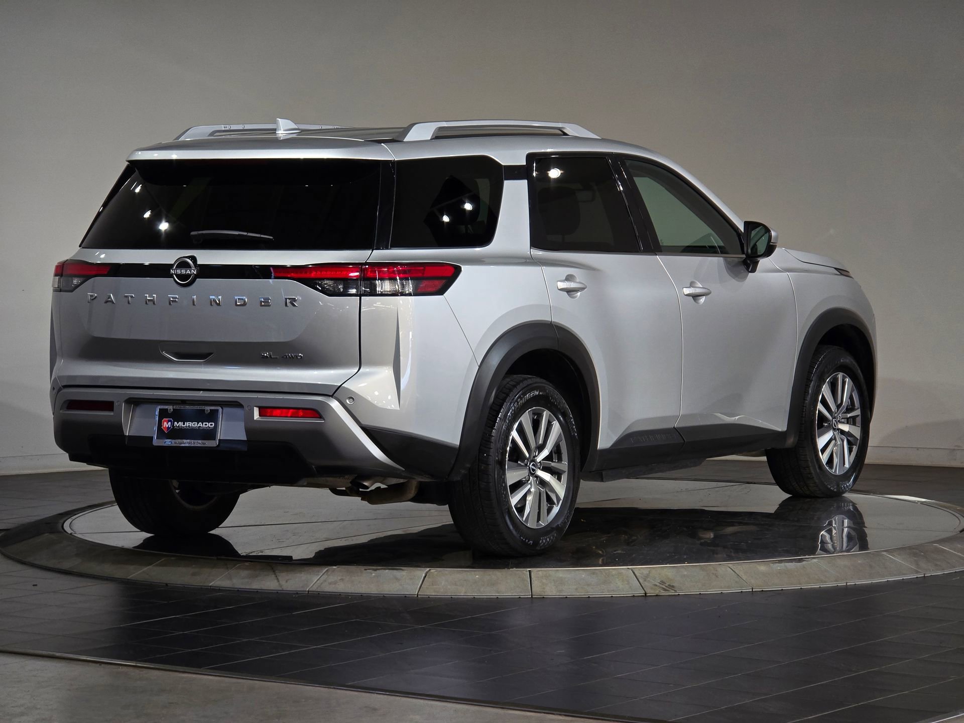 Used 2025 Nissan Pathfinder SL image 10