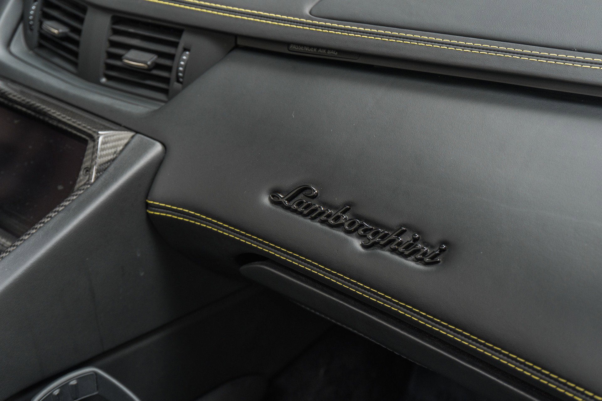 Used 2019 Lamborghini Aventador S image 29