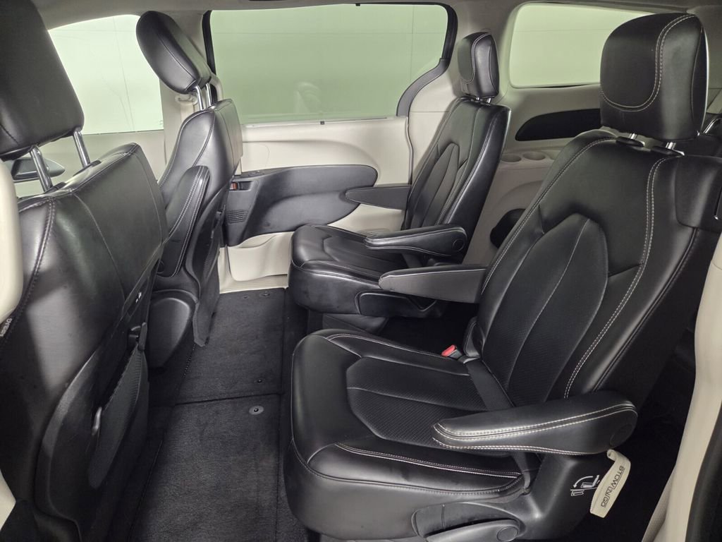 Used 2023 Chrysler Pacifica Touring-L FWD image 24