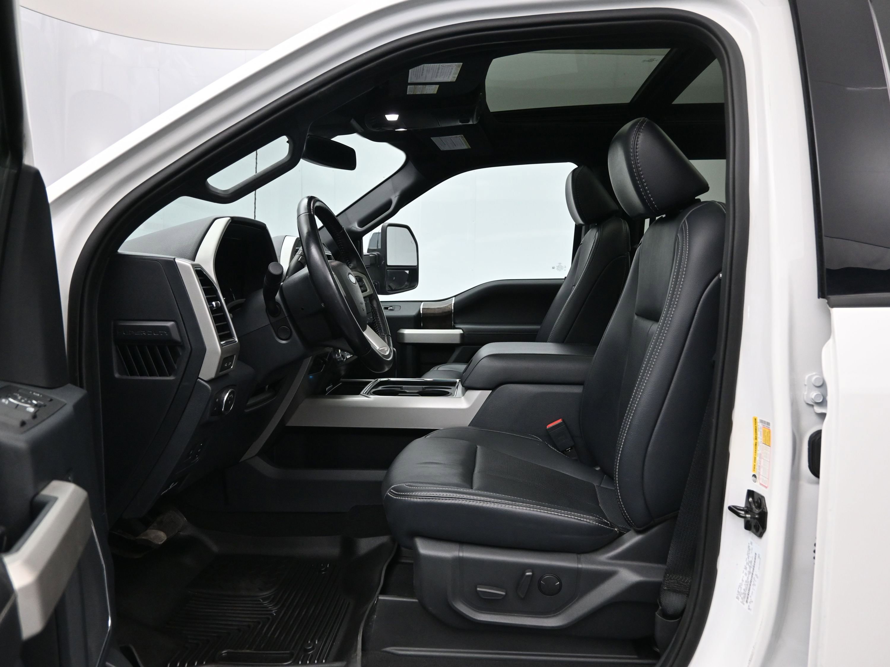 Used 2022 Ford F250 Lariat w/ Lariat Ultimate Package AWD/4WD image 9