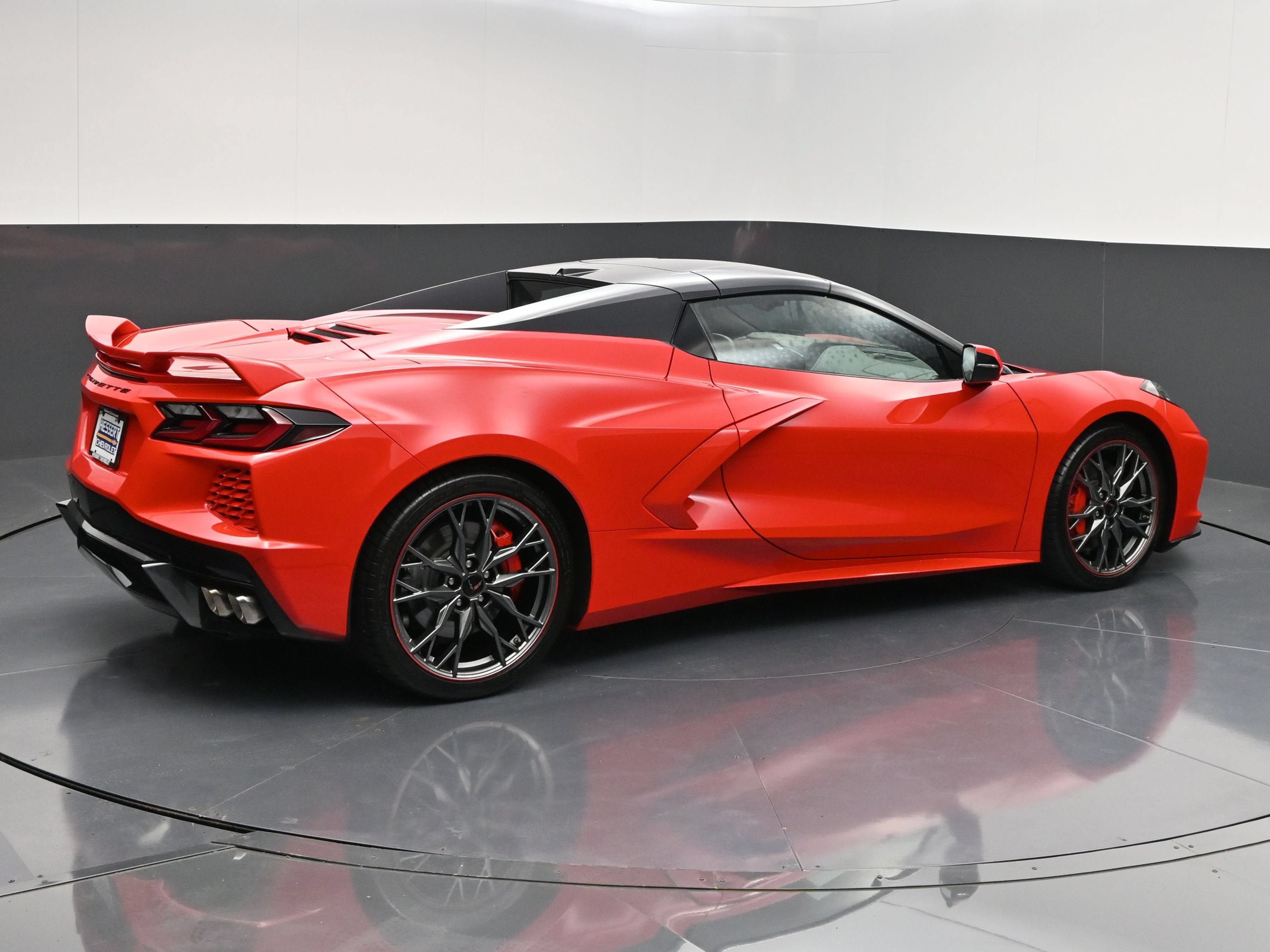 Used 2024 Chevrolet Corvette Stingray Premium Conv w/ Z51 Performance Package RWD image 7