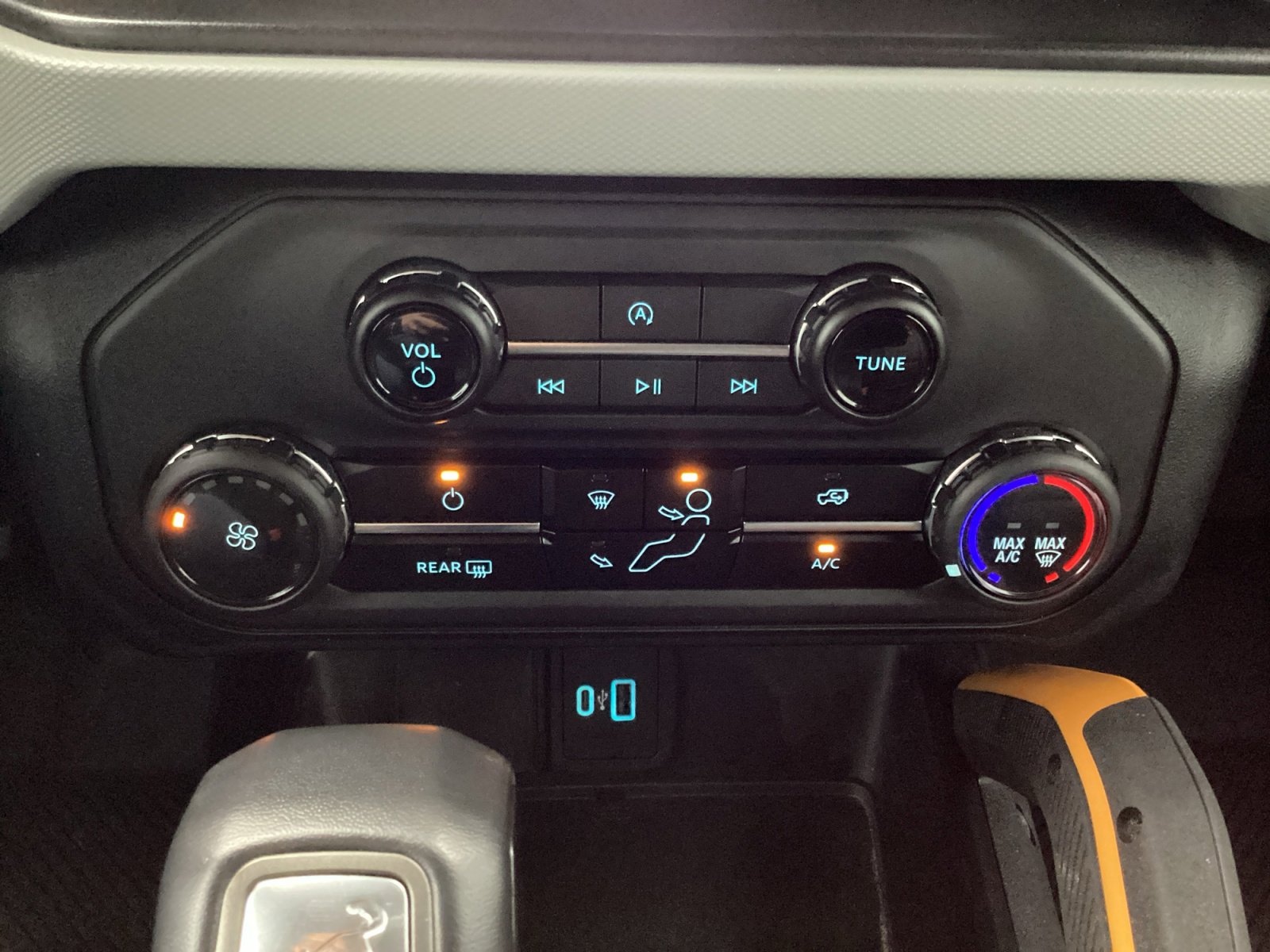 Used 2023 Ford Bronco Badlands image 22