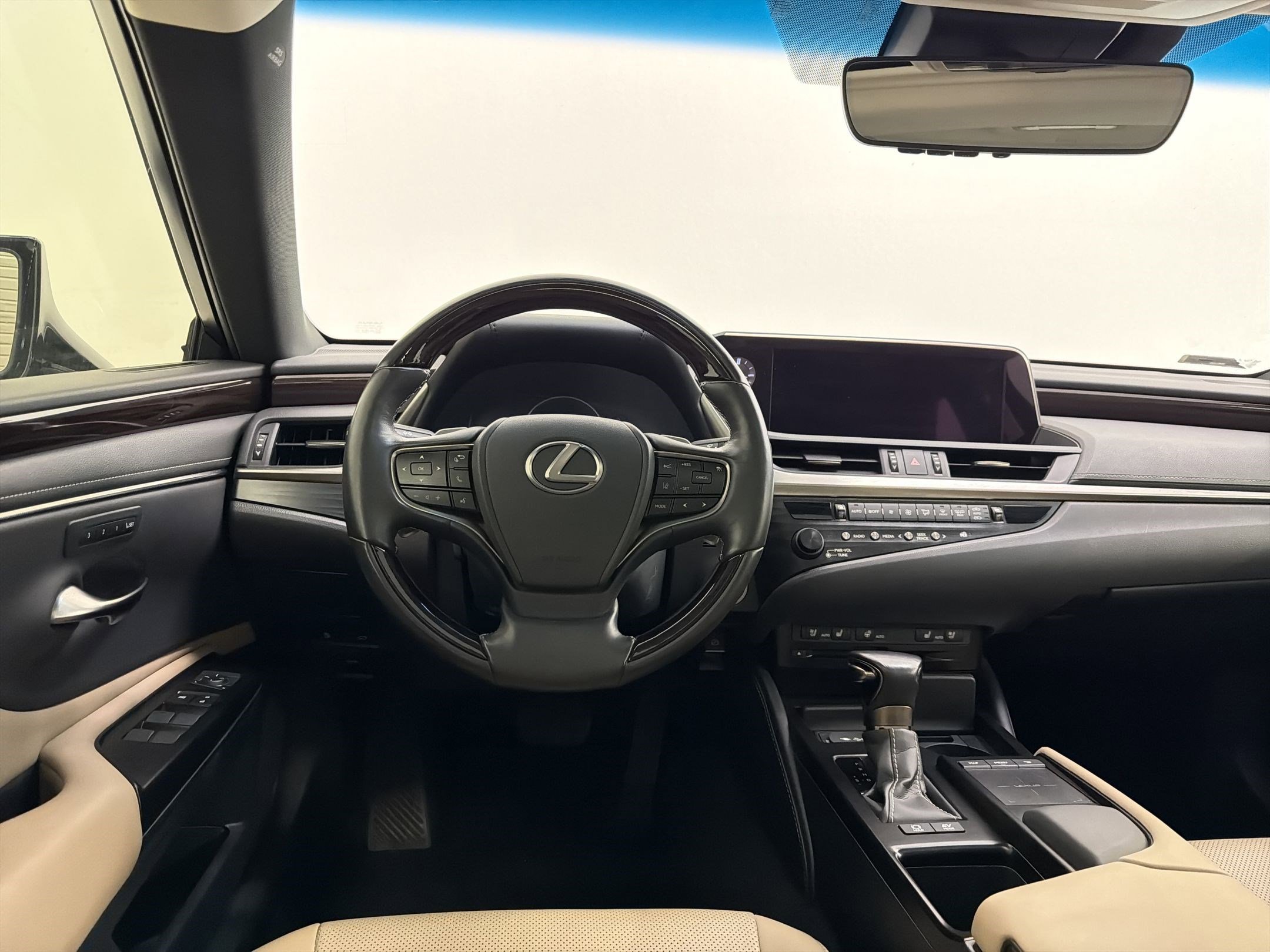 Used 2019 Lexus ES 300h w/ Premium Package FWD image 28