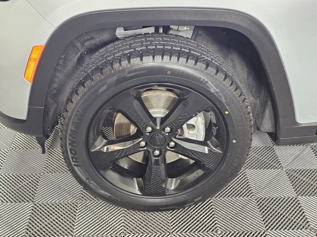 Used 2023 Jeep Grand Cherokee L Laredo AWD/4WD image 11