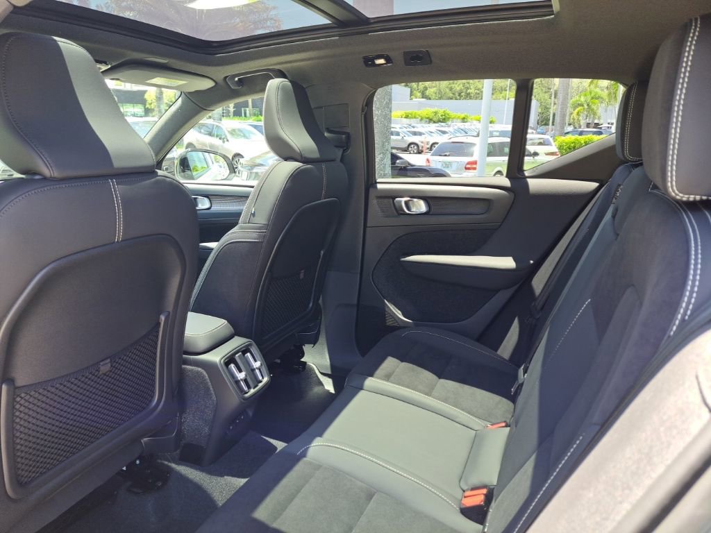 Used 2023 Volvo XC40 B5 Plus w/ Climate Package image 7