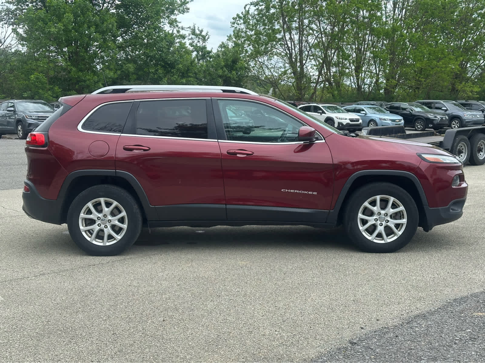 Used 2018 Jeep Cherokee Latitude Plus w/ Cold Weather Group AWD/4WD image 7