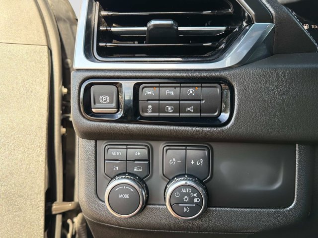 Used 2025 GMC Yukon Denali AWD/4WD image 28
