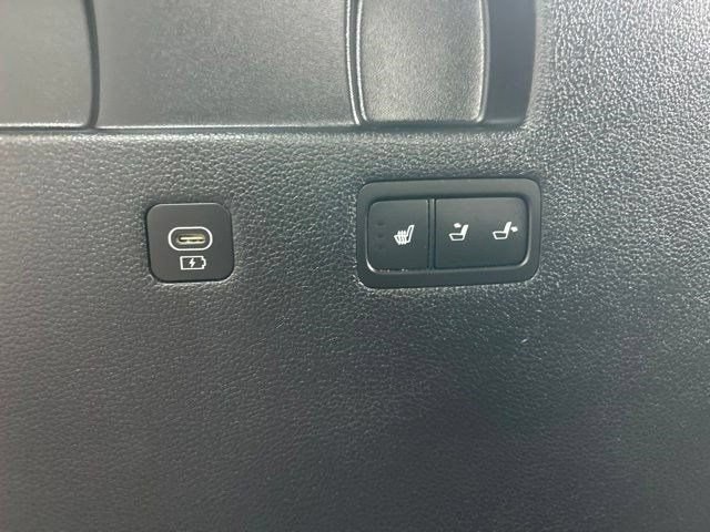 Used 2023 Hyundai Palisade Limited w/ Winter Package FWD image 59