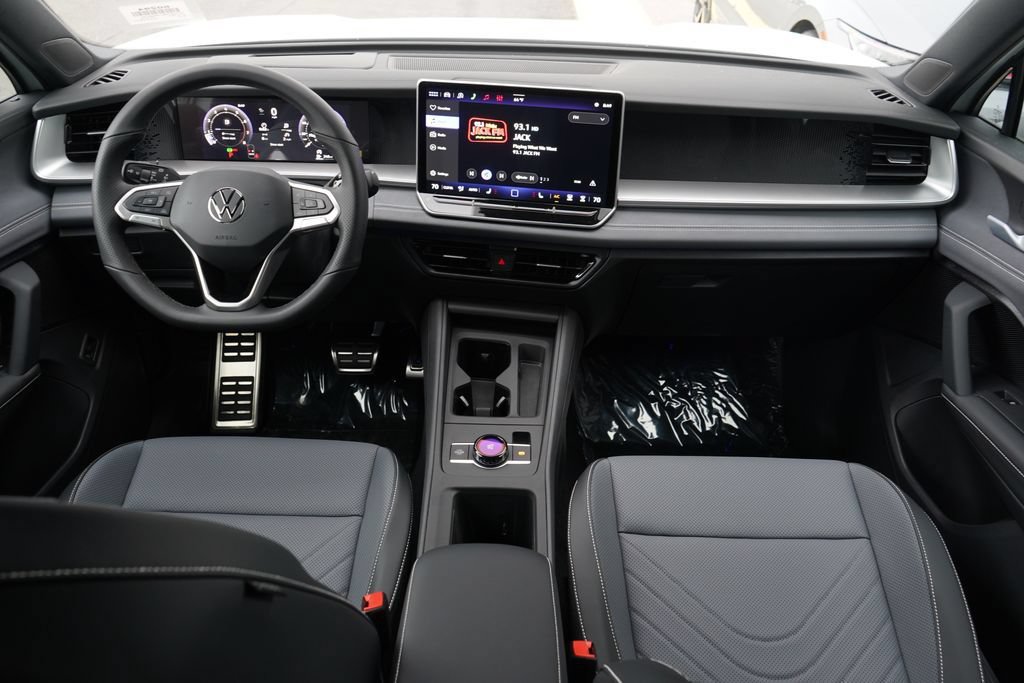 New 2026 Volkswagen Tiguan SE R-Line FWD image 8